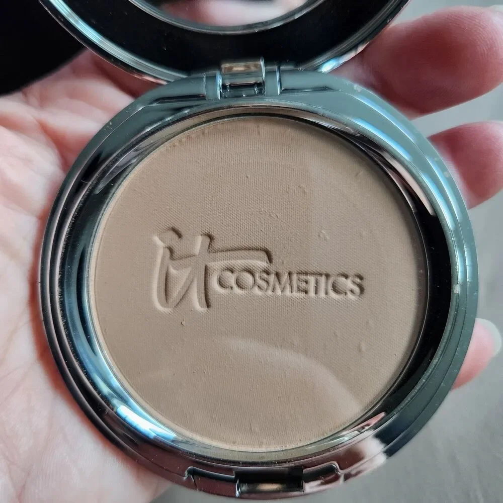 It Cosmetics Celebration Foundation Anti-aging HYDRATING 0.30oz (Tan) 50 SPF